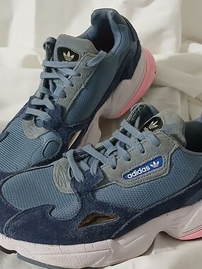 Adidas SIZE 7 Blue and Pink Retro Chunky Trainers